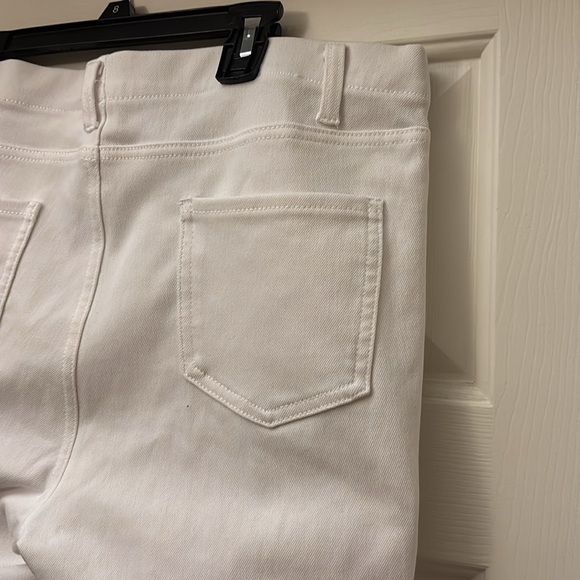 Women’s White Capris - Picture 2 of 4